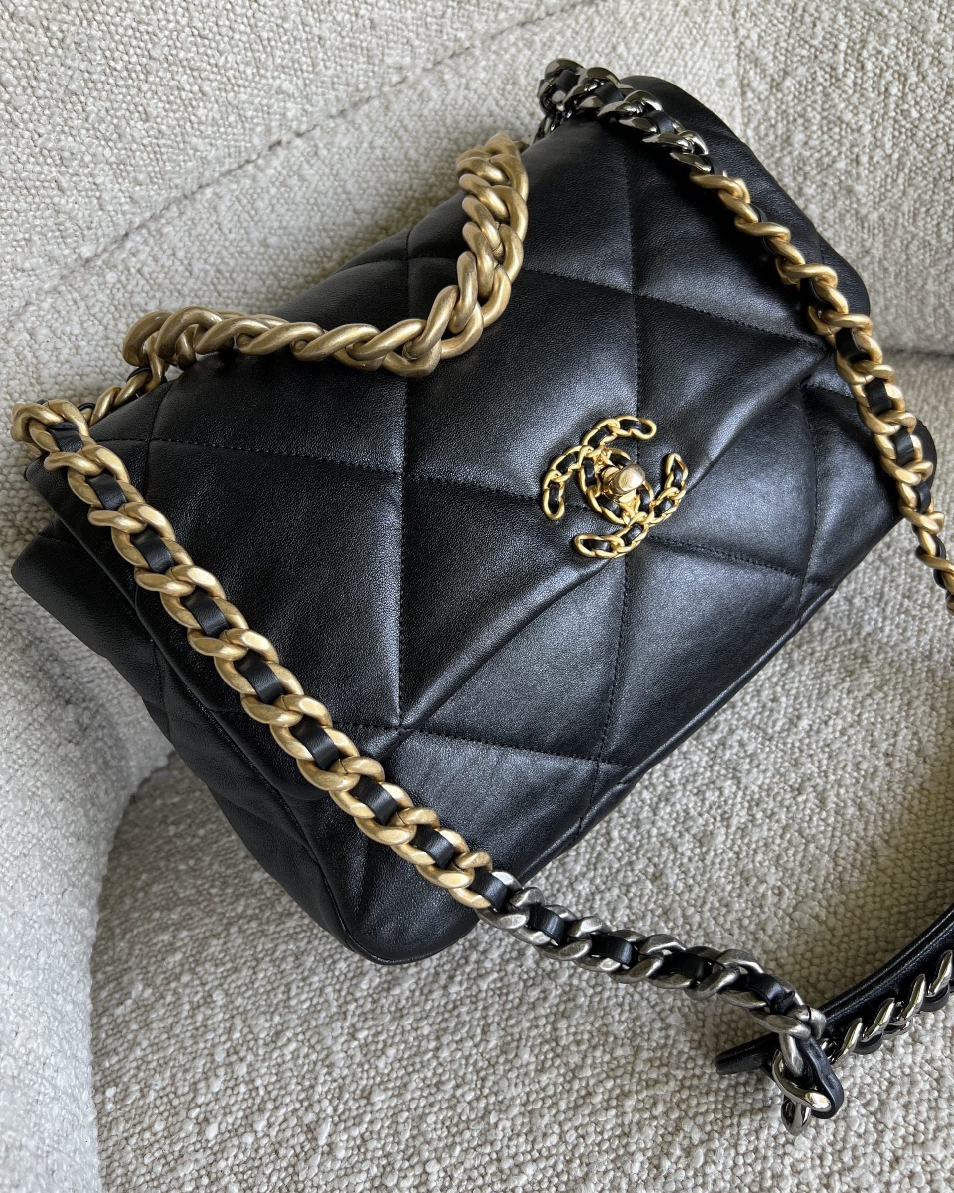 CHANEL Handbag 20C Black Lambskin Quilted 19 Flap Medium/Large Mixed Hardware -Knockoff
