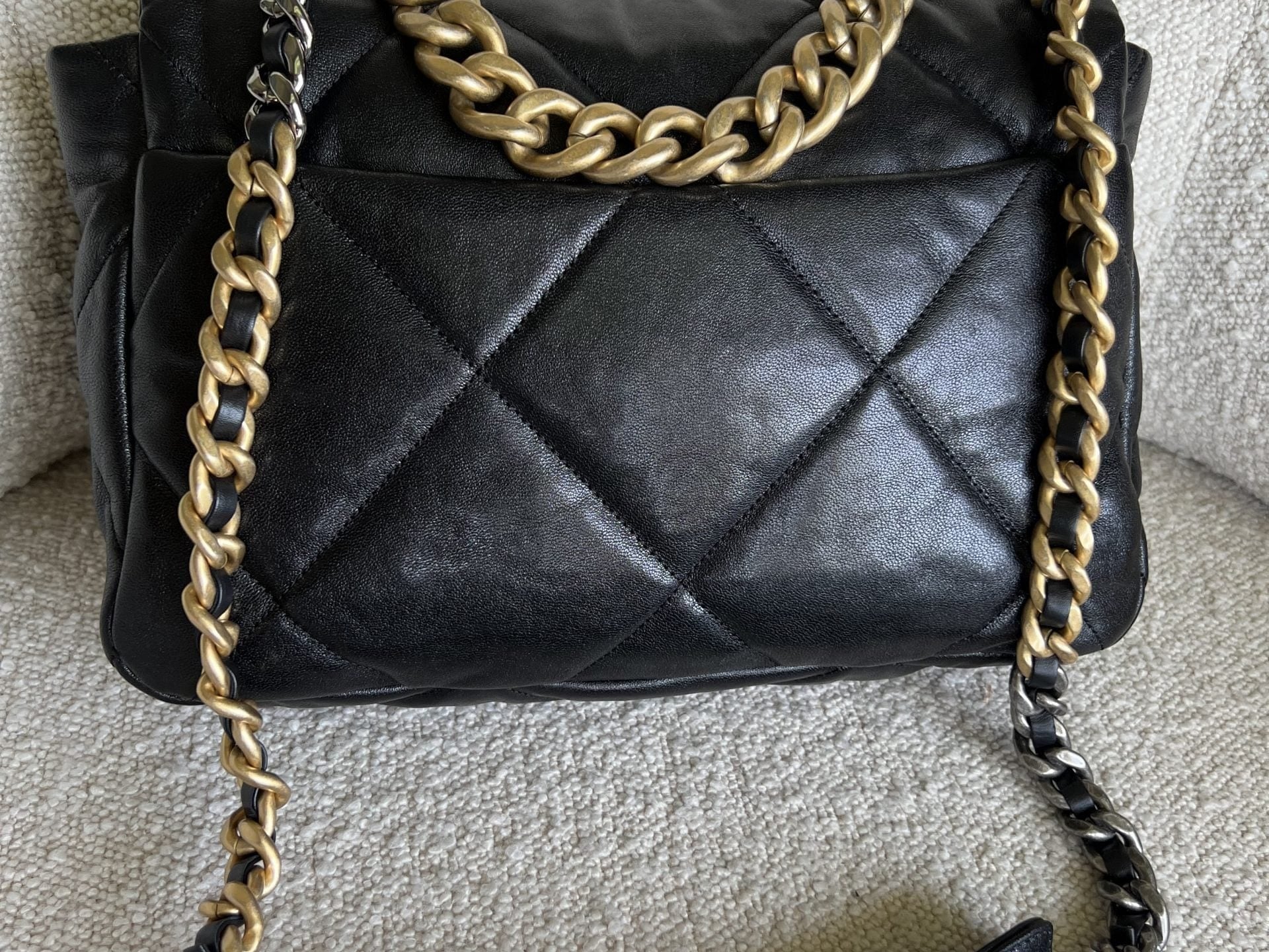 CHANEL Handbag 20C Black Lambskin Quilted 19 Flap Medium/Large Mixed Hardware -Knockoff
