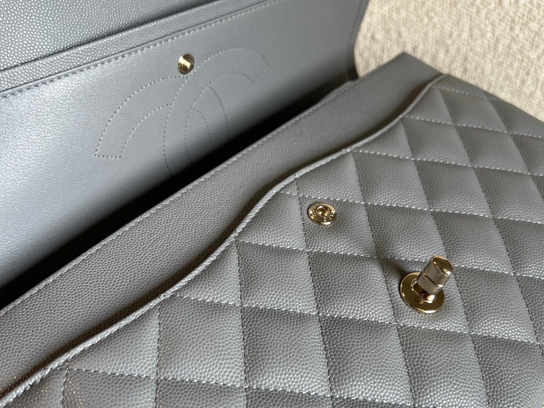 CHANEL Handbag 20C Grey Caviar Quilted Jumbo Classic Flap LGHW -Knockoff
