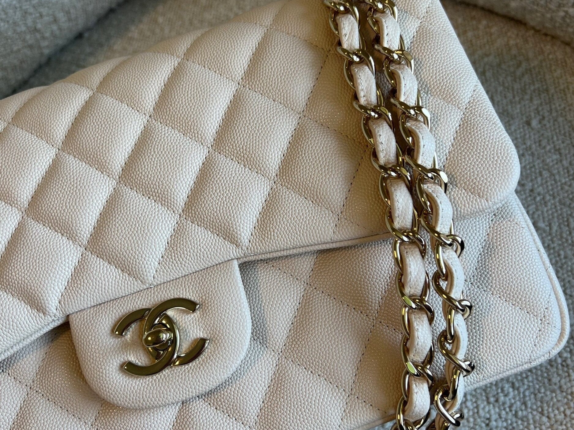 CHANEL Handbag 20C Light Beige Caviar Quilted Jumbo Classic Flap LGHW -Knockoff
