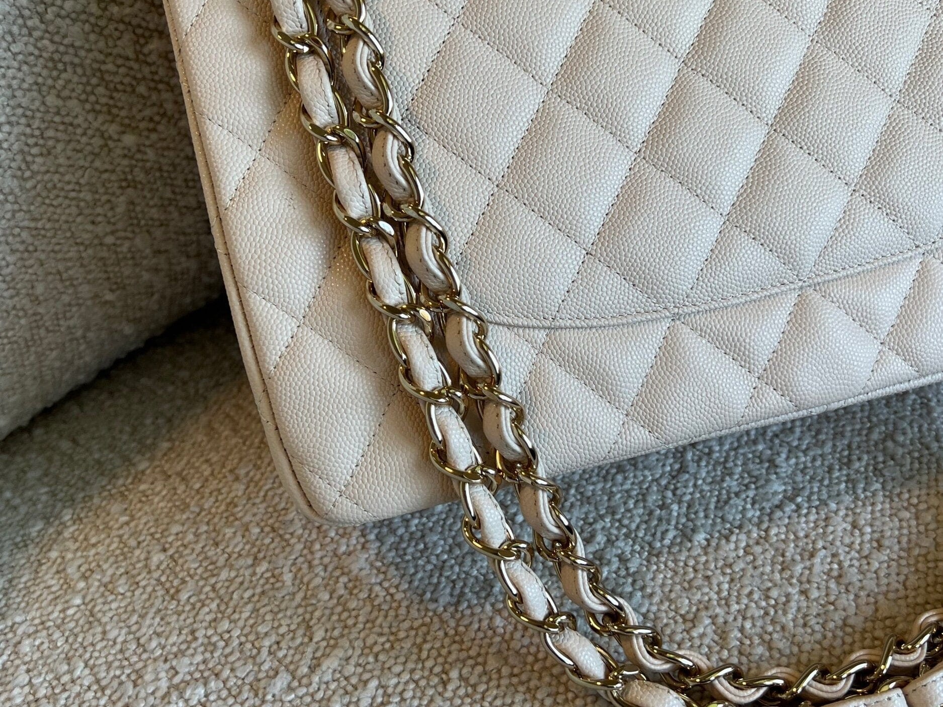 CHANEL Handbag 20C Light Beige Caviar Quilted Jumbo Classic Flap LGHW -Knockoff
