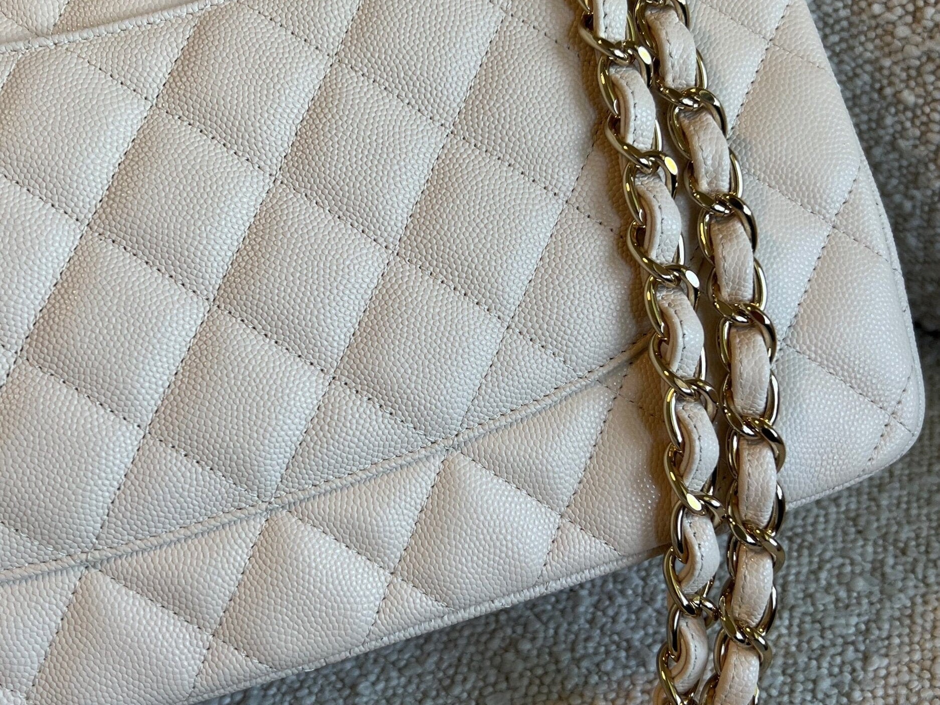 CHANEL Handbag 20C Light Beige Caviar Quilted Jumbo Classic Flap LGHW -Knockoff
