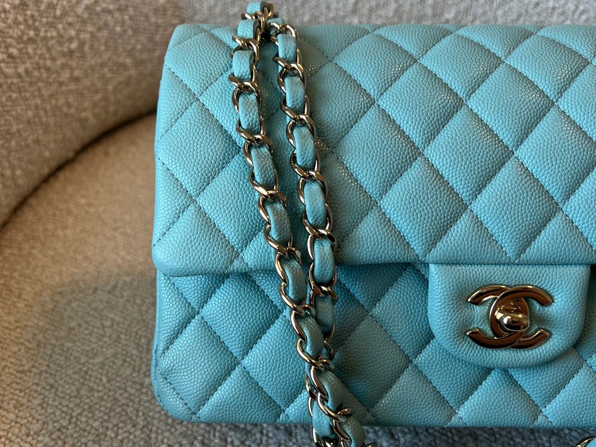 CHANEL Handbag 20C Tiffany Blue Caviar Quilted Classic Double Flap Medium Light Gold Hardware -Knockoff
