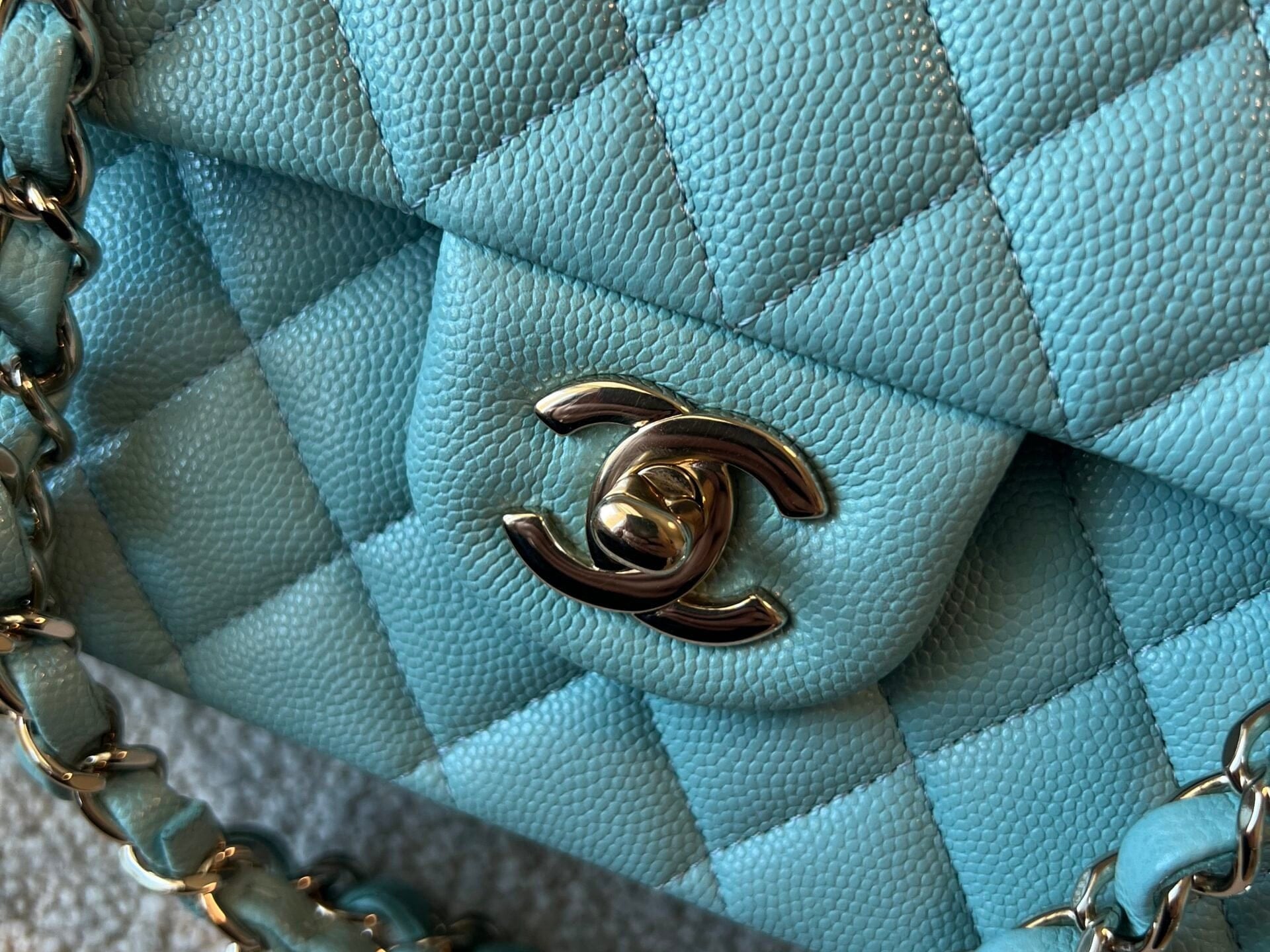 CHANEL Handbag 20C Tiffany Blue Caviar Quilted Classic Double Flap Medium Light Gold Hardware -Knockoff
