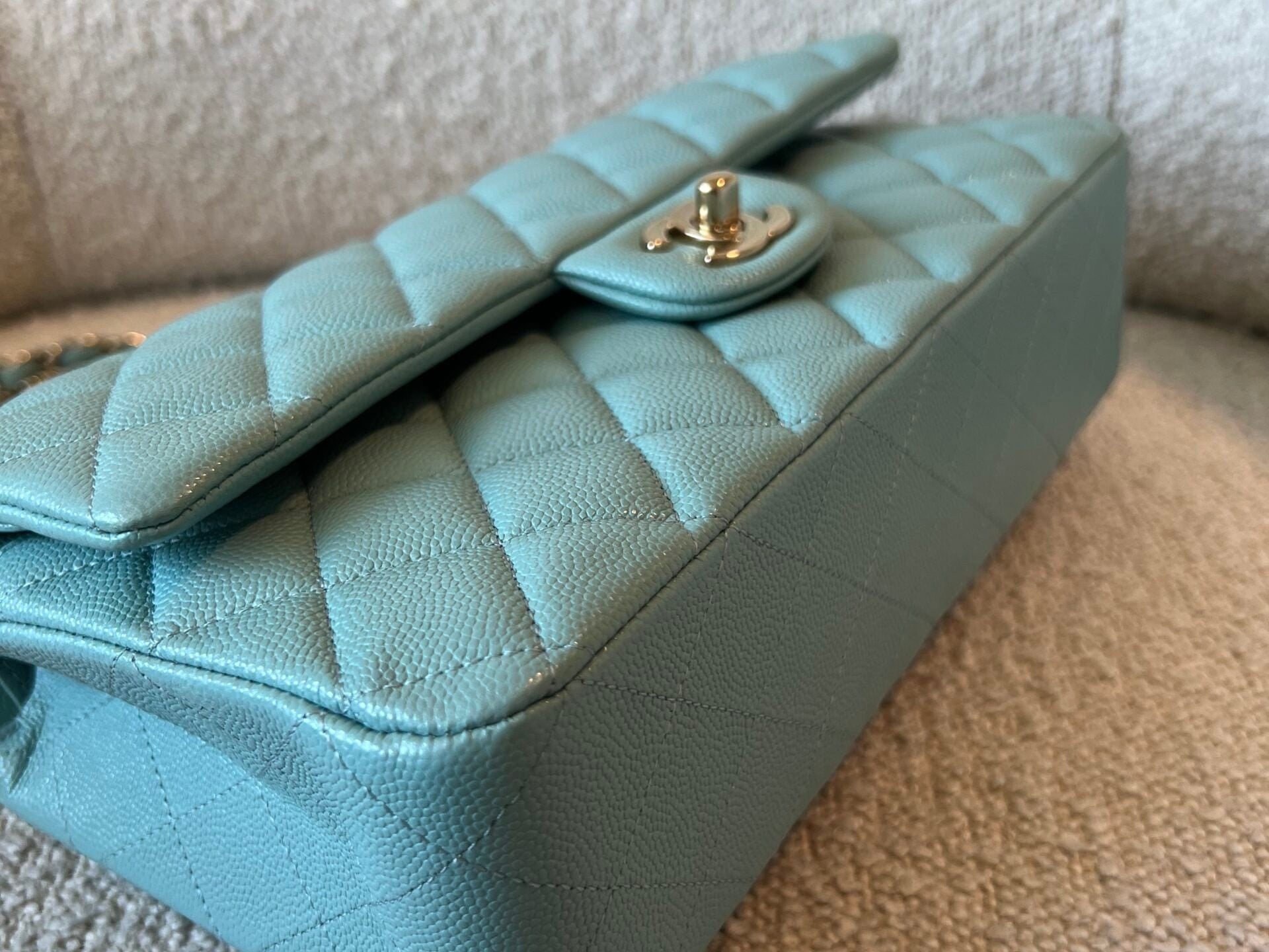 CHANEL Handbag 20C Tiffany Blue Caviar Quilted Classic Double Flap Medium Light Gold Hardware -Knockoff
