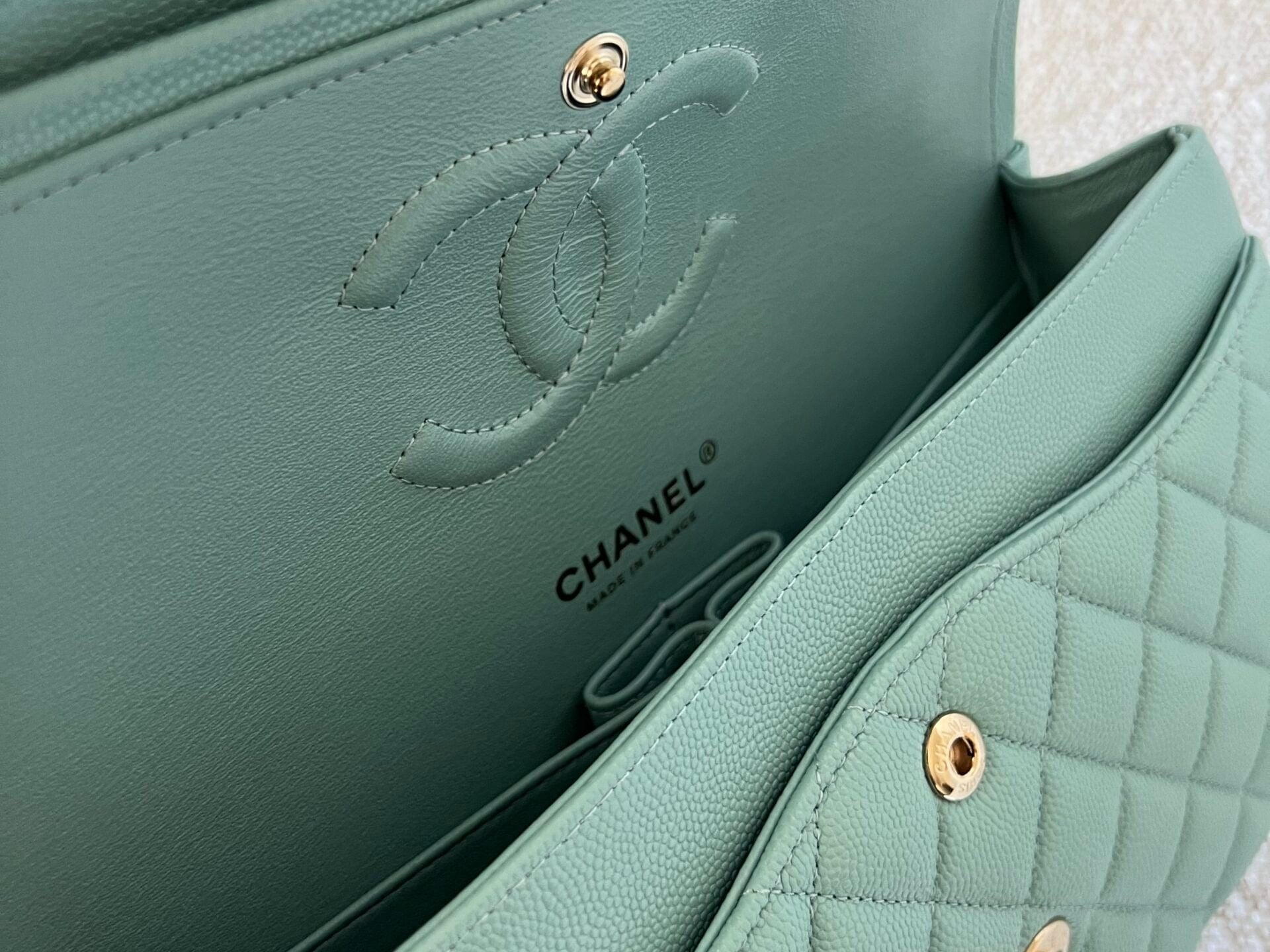 CHANEL Handbag 20C Tiffany Blue Caviar Quilted Classic Double Flap Medium Light Gold Hardware -Knockoff
