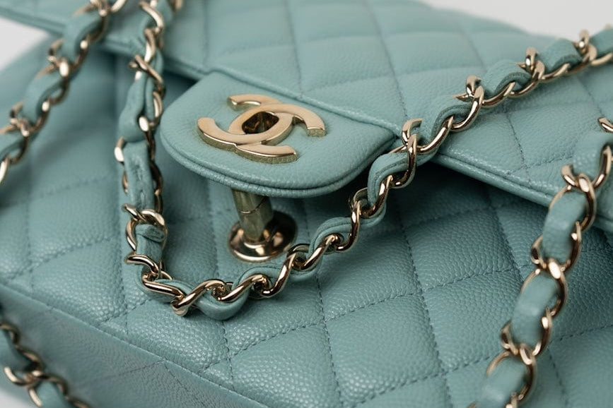 CHANEL Handbag 20C Tiffany Blue Caviar Quilted Classic Flap Medium Light Gold Hardware -Knockoff
