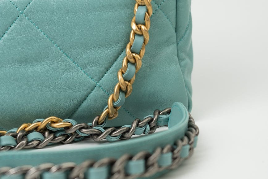 CHANEL Handbag 20C Tiffany Blue Goatskin 19 Flap Small Mixed Hardware -Knockoff
