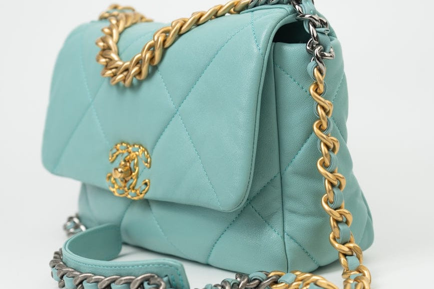 CHANEL Handbag 20C Tiffany Blue Goatskin 19 Flap Small Mixed Hardware -Knockoff
