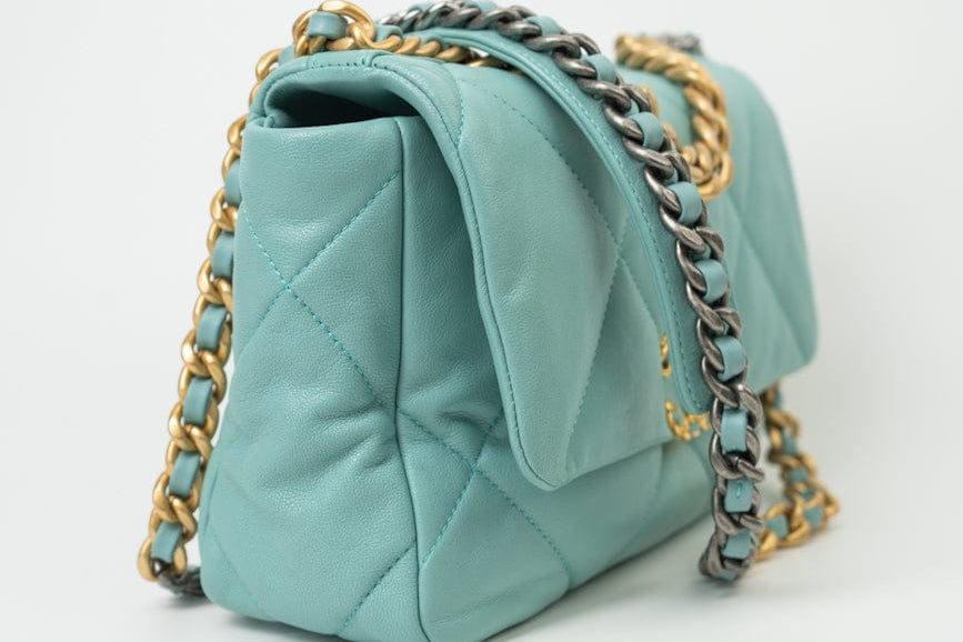 CHANEL Handbag 20C Tiffany Blue Goatskin 19 Flap Small Mixed Hardware -Knockoff
