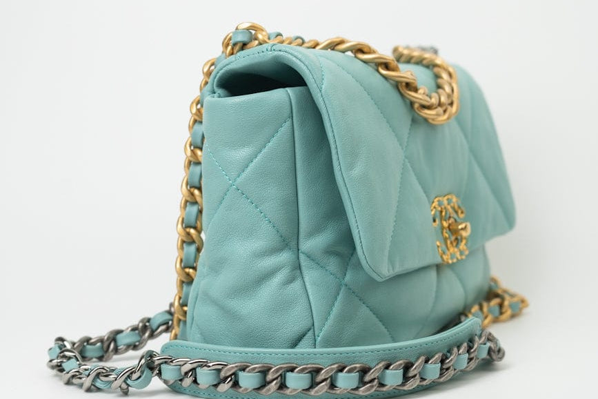 CHANEL Handbag 20C Tiffany Blue Goatskin 19 Flap Small Mixed Hardware -Knockoff
