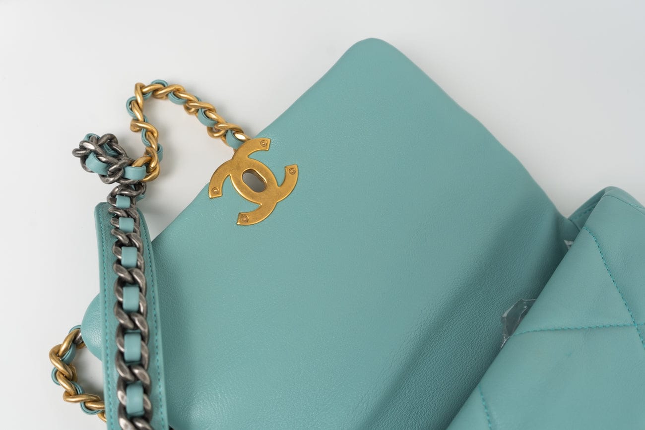 CHANEL Handbag 20C Tiffany Blue Goatskin 19 Flap Small Mixed Hardware -Knockoff
