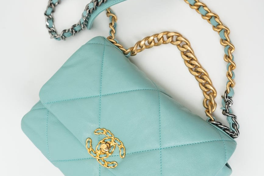 CHANEL Handbag 20C Tiffany Blue Goatskin 19 Flap Small Mixed Hardware -Knockoff
