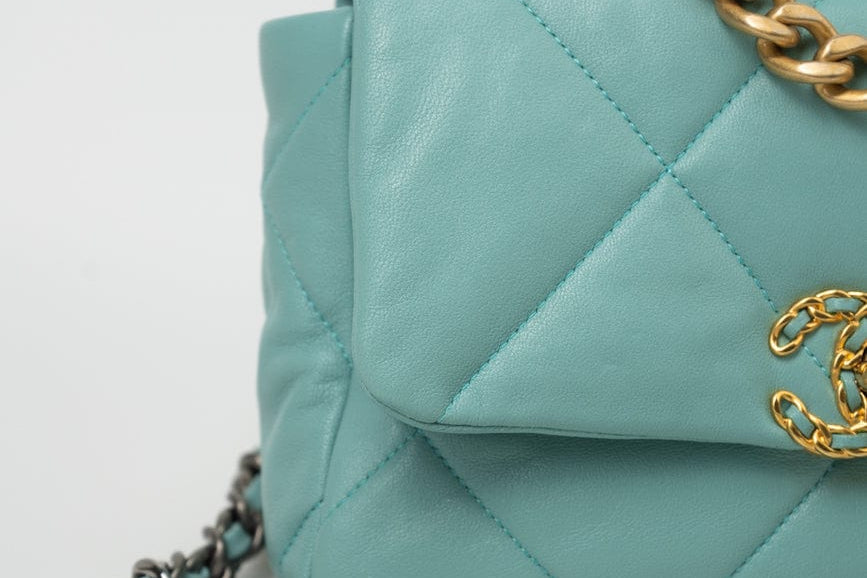 CHANEL Handbag 20C Tiffany Blue Goatskin 19 Flap Small Mixed Hardware -Knockoff
