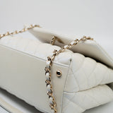 CHANEL Handbag 20K Iridescent White Caviar Quilted Coco Handle Medium Light Gold Hardware -Knockoff
