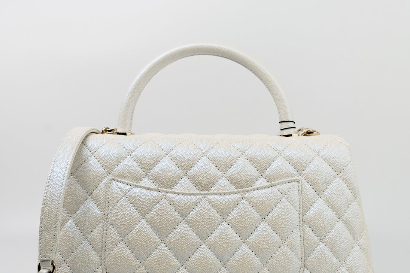 CHANEL Handbag 20K Iridescent White Caviar Quilted Coco Handle Medium Light Gold Hardware -Knockoff
