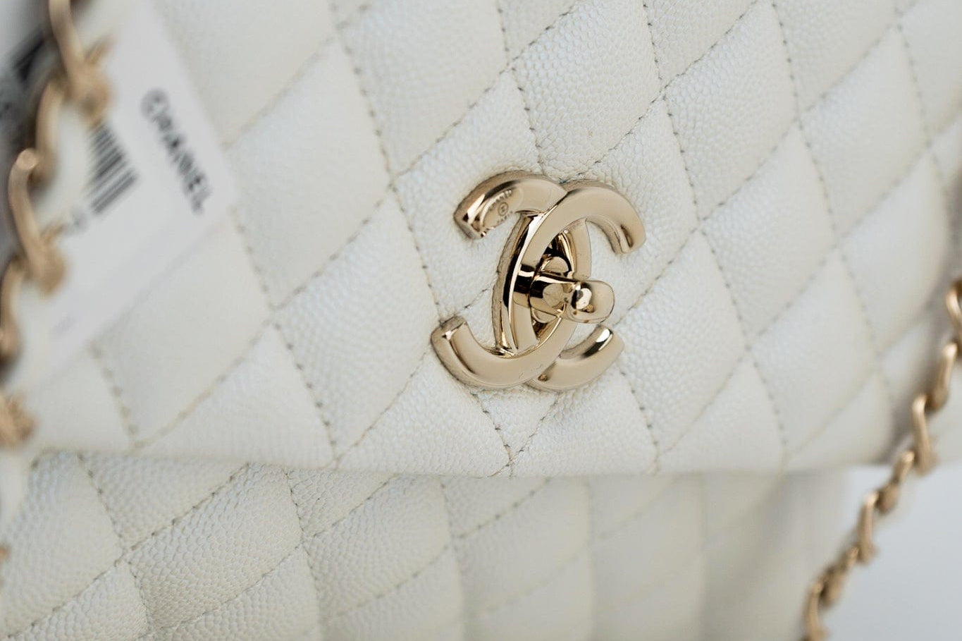 CHANEL Handbag 20K Iridescent White Caviar Quilted Coco Handle Medium Light Gold Hardware -Knockoff
