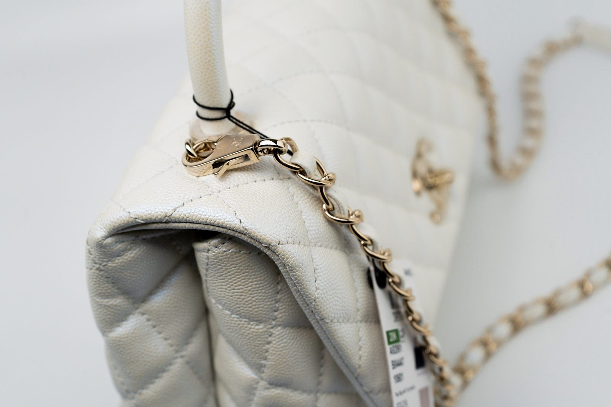 CHANEL Handbag 20K Iridescent White Caviar Quilted Coco Handle Medium Light Gold Hardware -Knockoff
