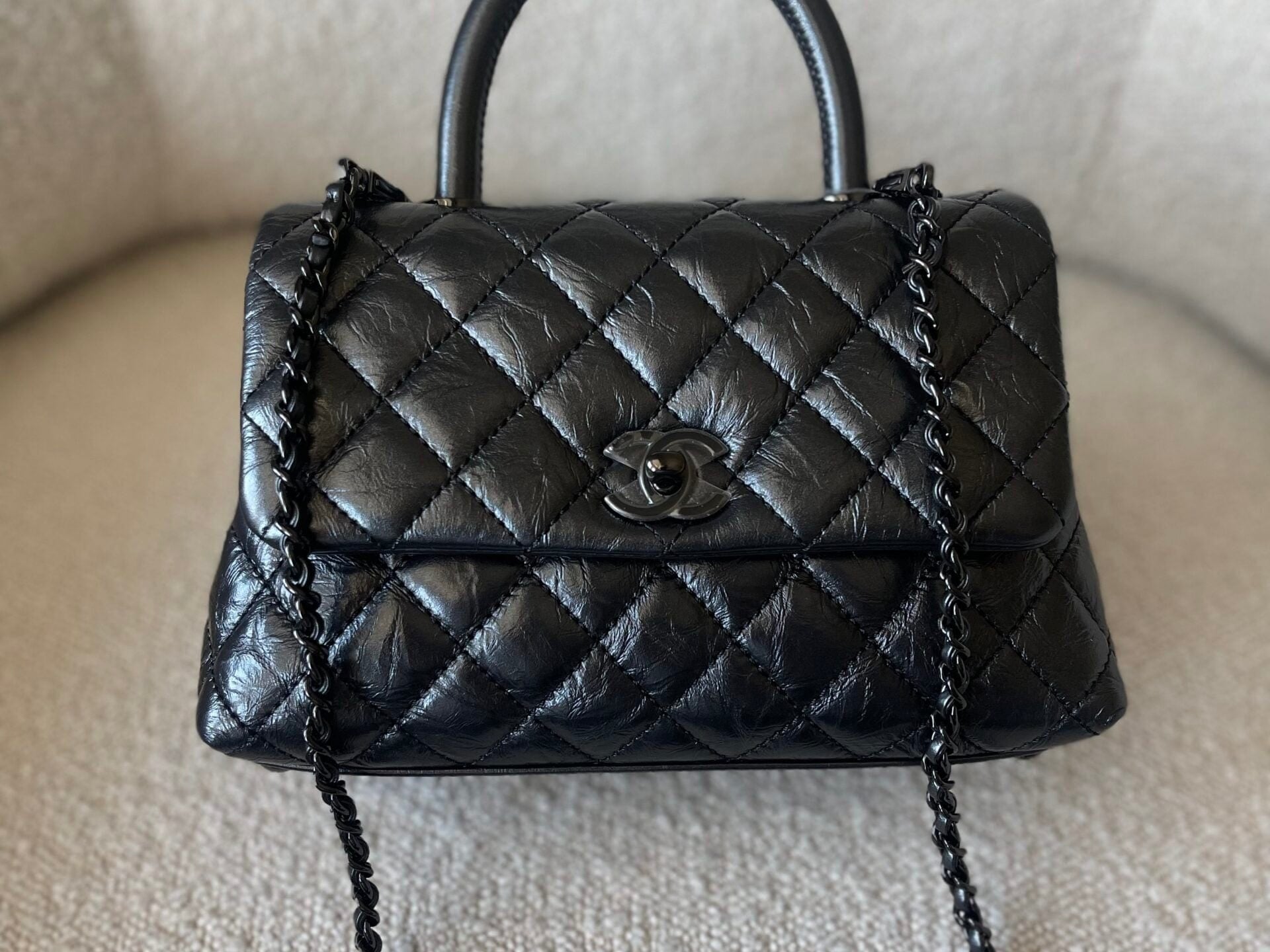 CHANEL Handbag 20P So Black Calfskin Quilted Coco Handle Small with Black Hardware -Knockoff
