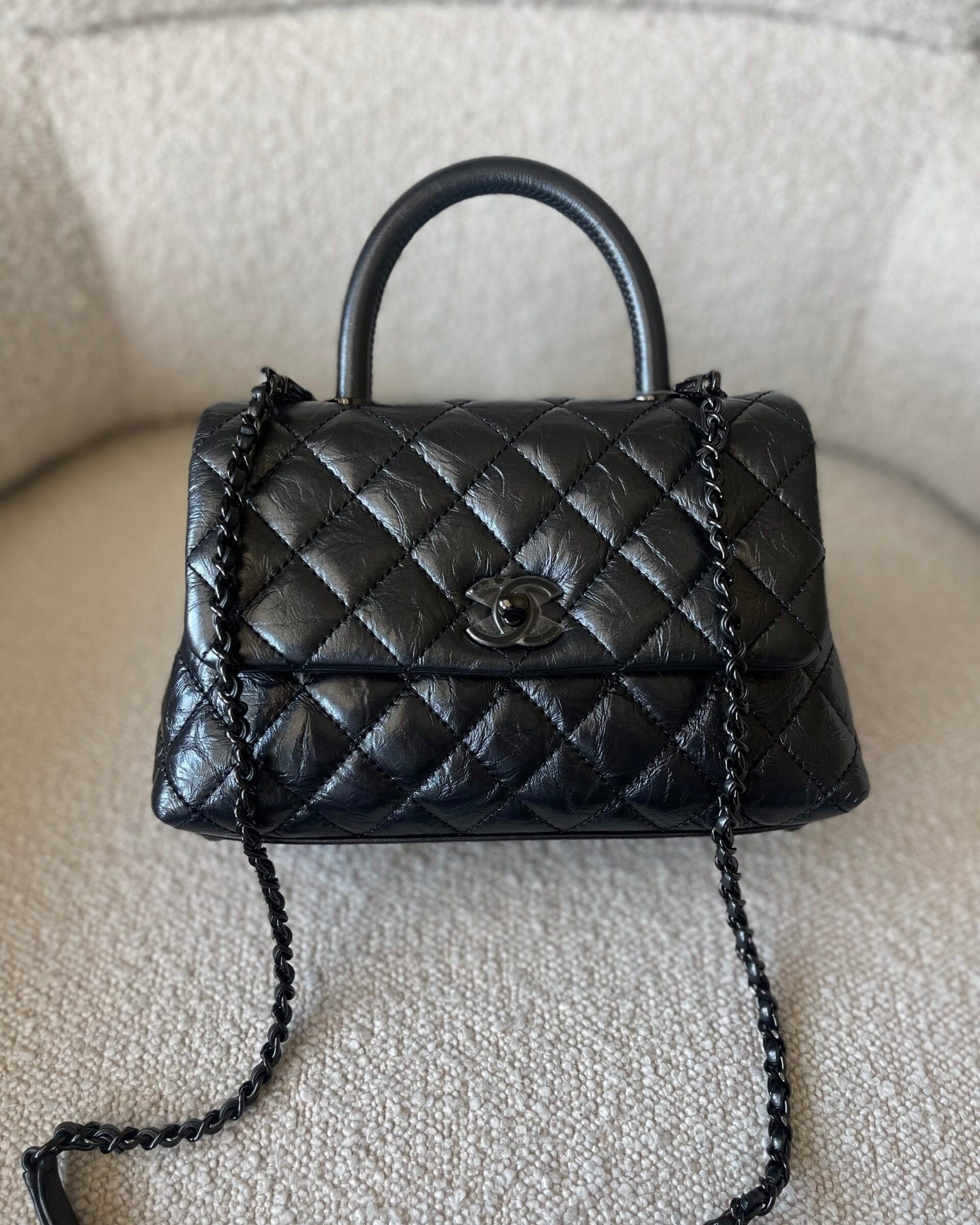 CHANEL Handbag 20P So Black Calfskin Quilted Coco Handle Small with Black Hardware -Knockoff
