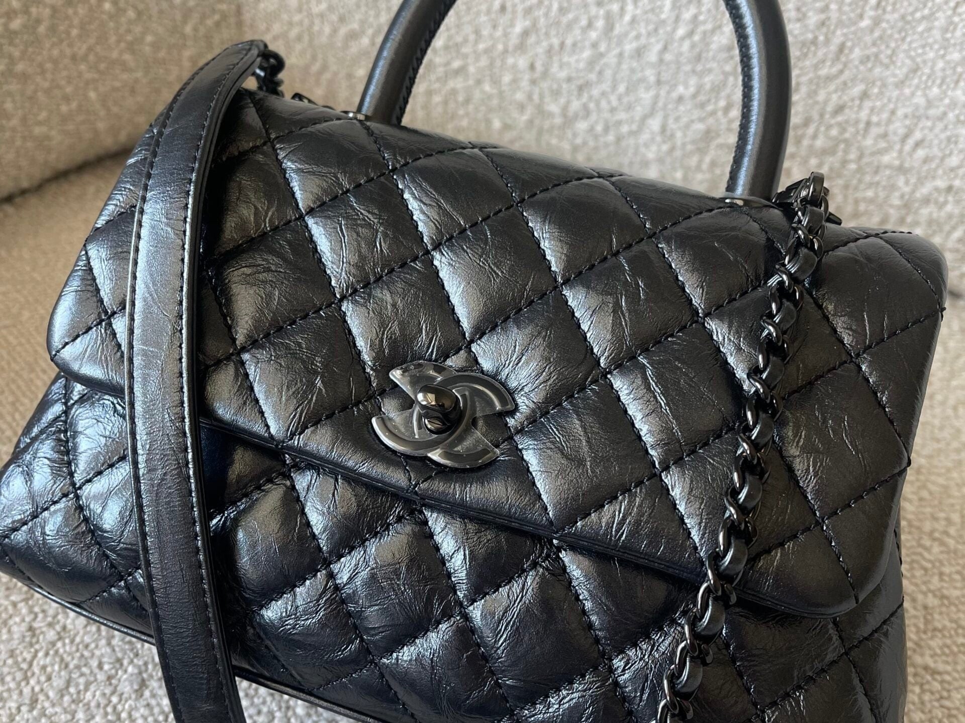 CHANEL Handbag 20P So Black Calfskin Quilted Coco Handle Small with Black Hardware -Knockoff
