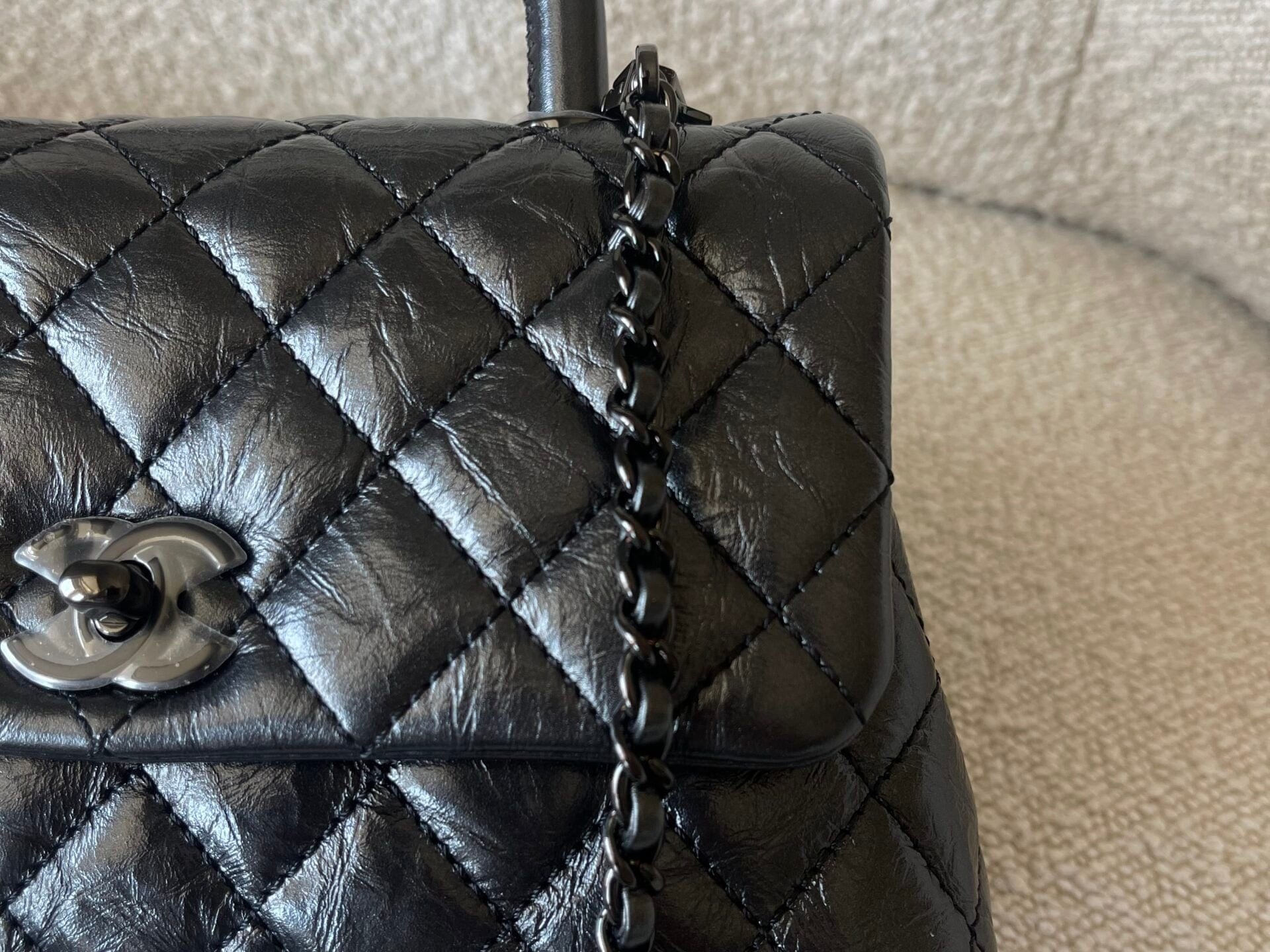 CHANEL Handbag 20P So Black Calfskin Quilted Coco Handle Small with Black Hardware -Knockoff
