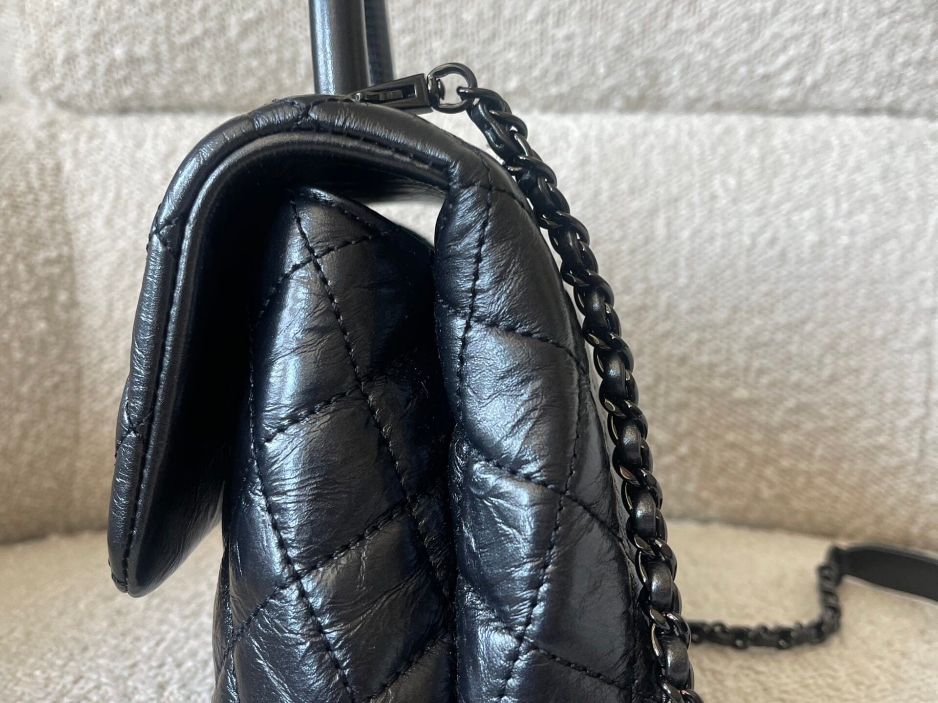 CHANEL Handbag 20P So Black Calfskin Quilted Coco Handle Small with Black Hardware -Knockoff
