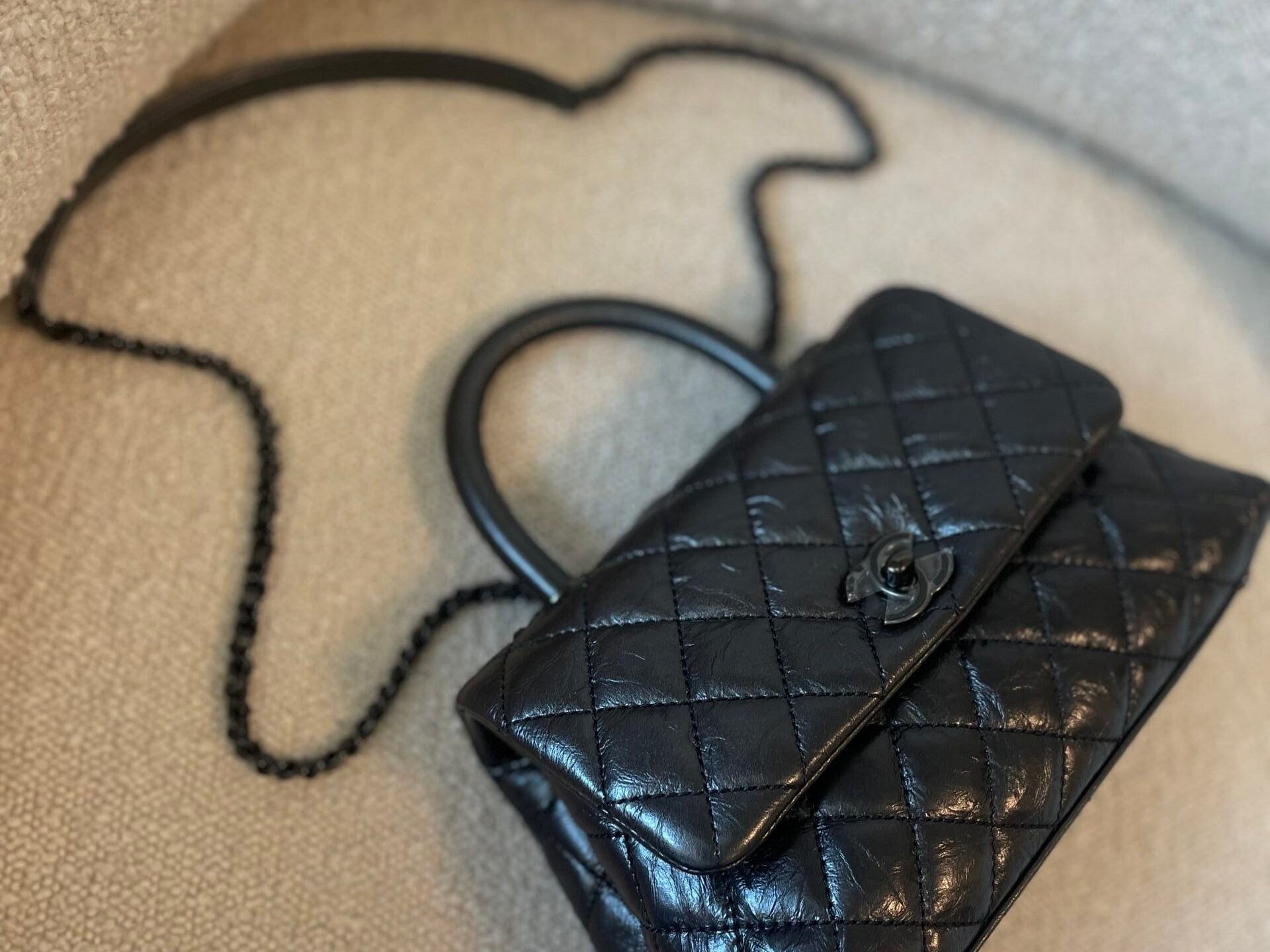 CHANEL Handbag 20P So Black Calfskin Quilted Coco Handle Small with Black Hardware -Knockoff
