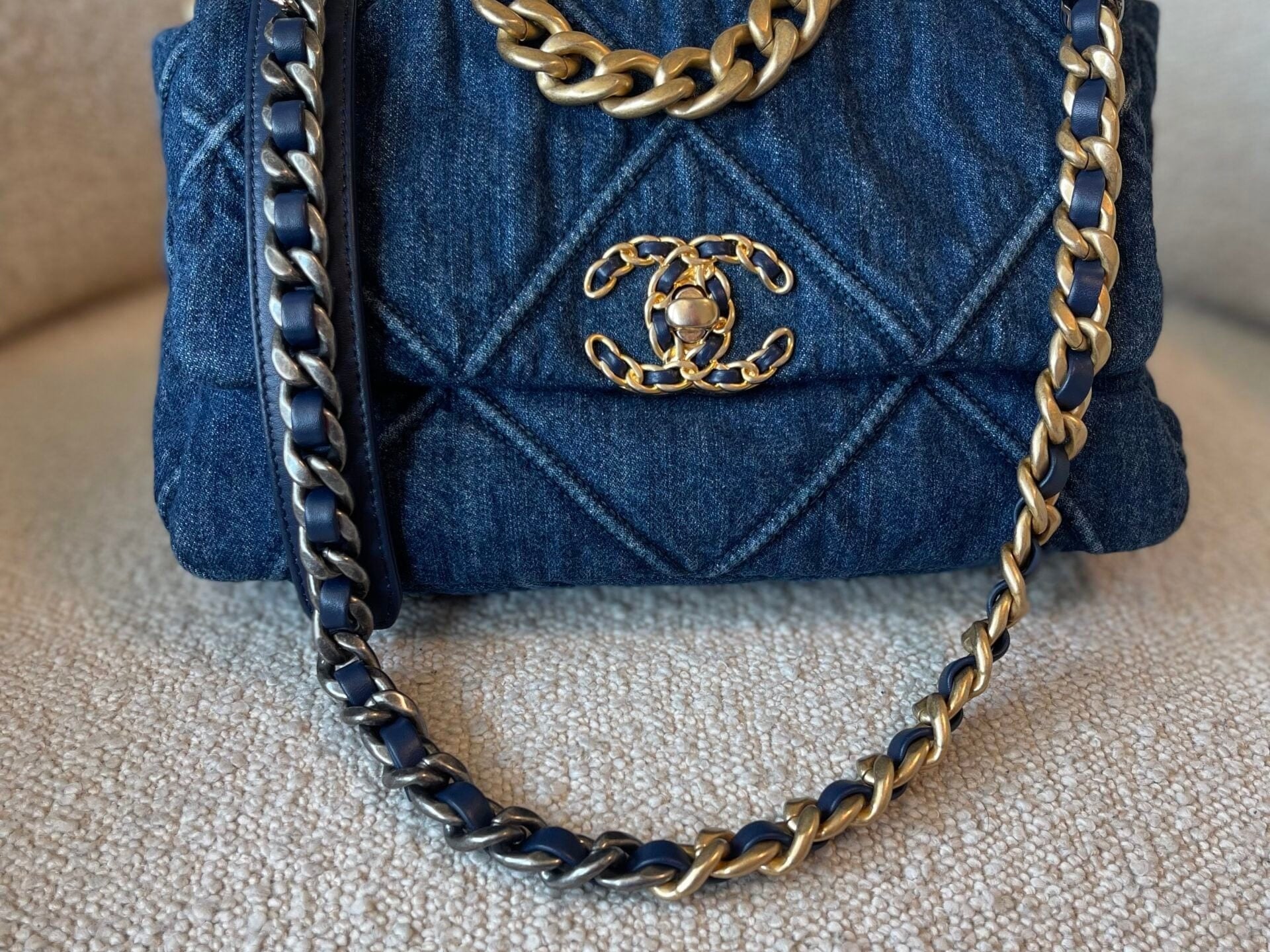 CHANEL Handbag 20S Blue Denim 19 Flap Quilted Small Mixed Hardware -Knockoff
