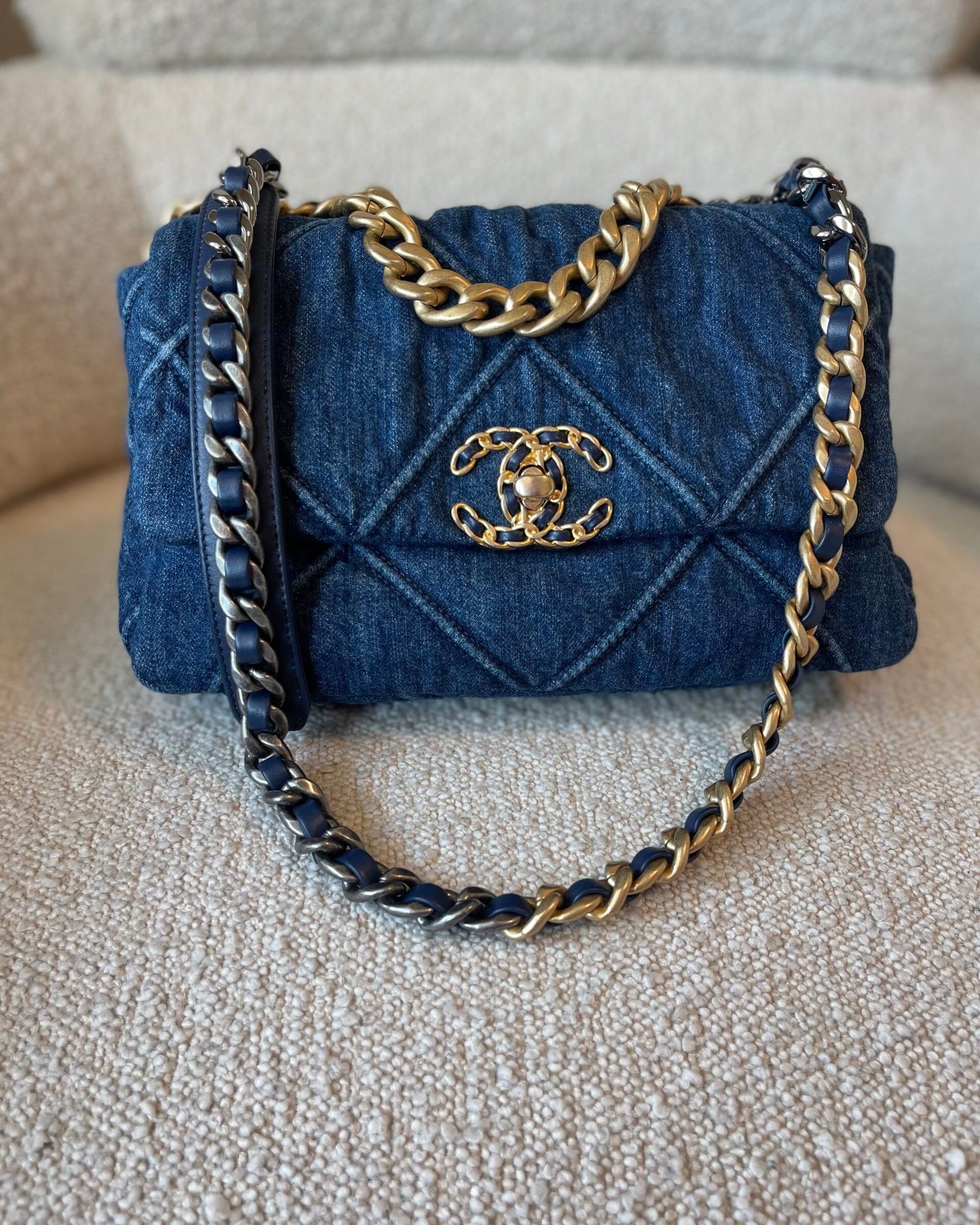 CHANEL Handbag 20S Blue Denim 19 Flap Quilted Small Mixed Hardware -Knockoff
