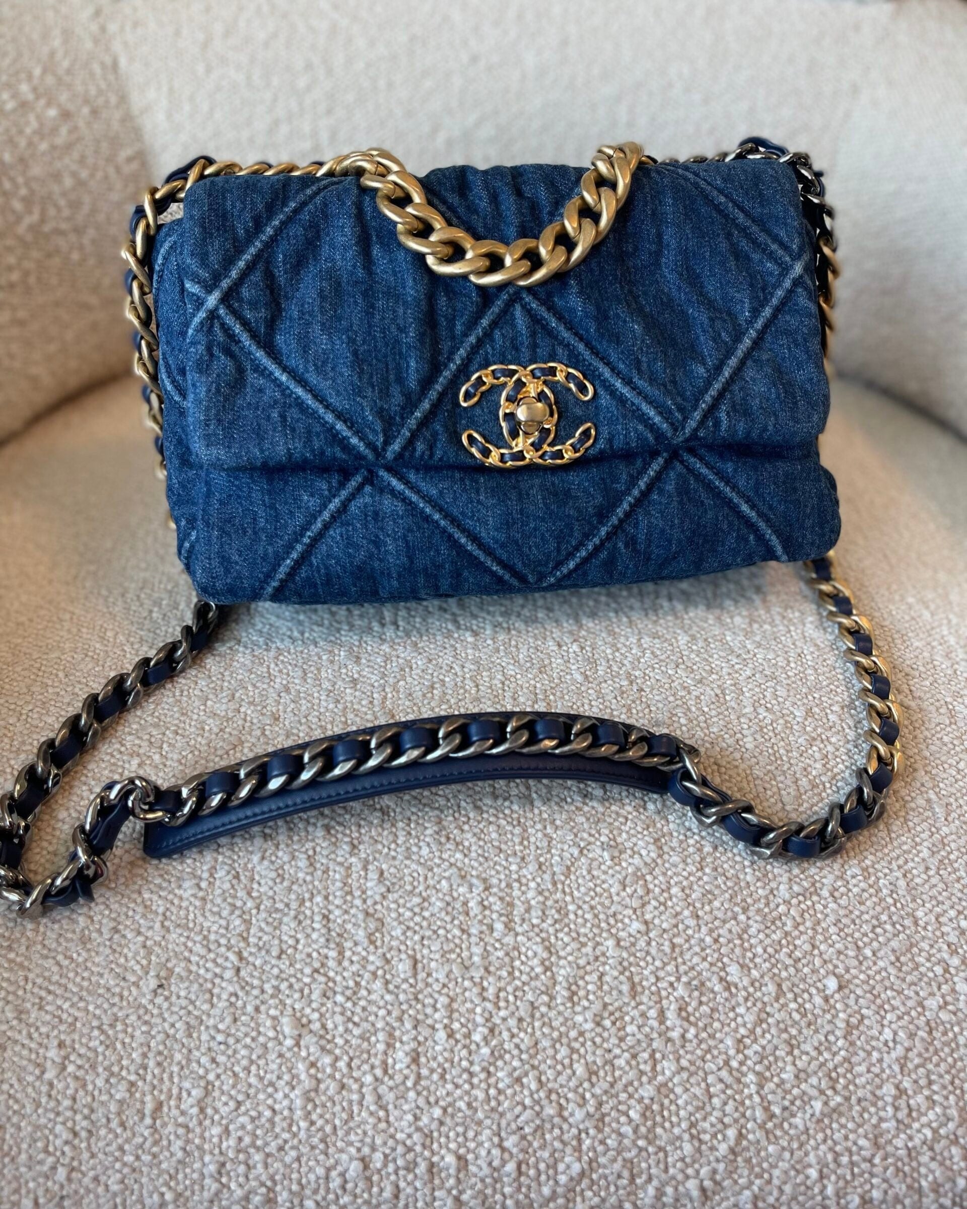 CHANEL Handbag 20S Blue Denim 19 Flap Quilted Small Mixed Hardware -Knockoff
