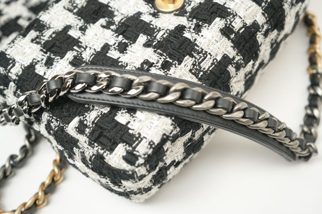 CHANEL Handbag 20S Ecru Black & White Tweed Quilted 19 Flap Small Mixed Hardware -Knockoff
