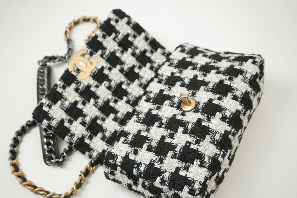 CHANEL Handbag 20S Ecru Black & White Tweed Quilted 19 Flap Small Mixed Hardware -Knockoff
