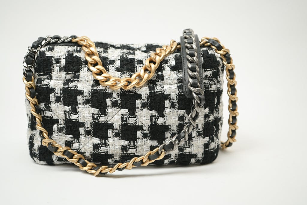 CHANEL Handbag 20S Ecru Black & White Tweed Quilted 19 Flap Small Mixed Hardware -Knockoff
