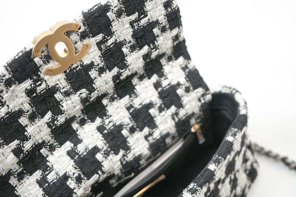 CHANEL Handbag 20S Ecru Black & White Tweed Quilted 19 Flap Small Mixed Hardware -Knockoff
