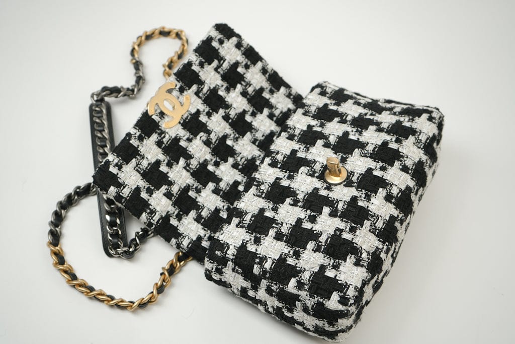 CHANEL Handbag 20S Ecru Black & White Tweed Quilted 19 Flap Small Mixed Hardware -Knockoff
