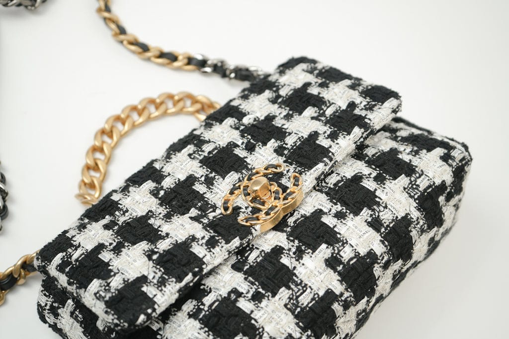 CHANEL Handbag 20S Ecru Black & White Tweed Quilted 19 Flap Small Mixed Hardware -Knockoff
