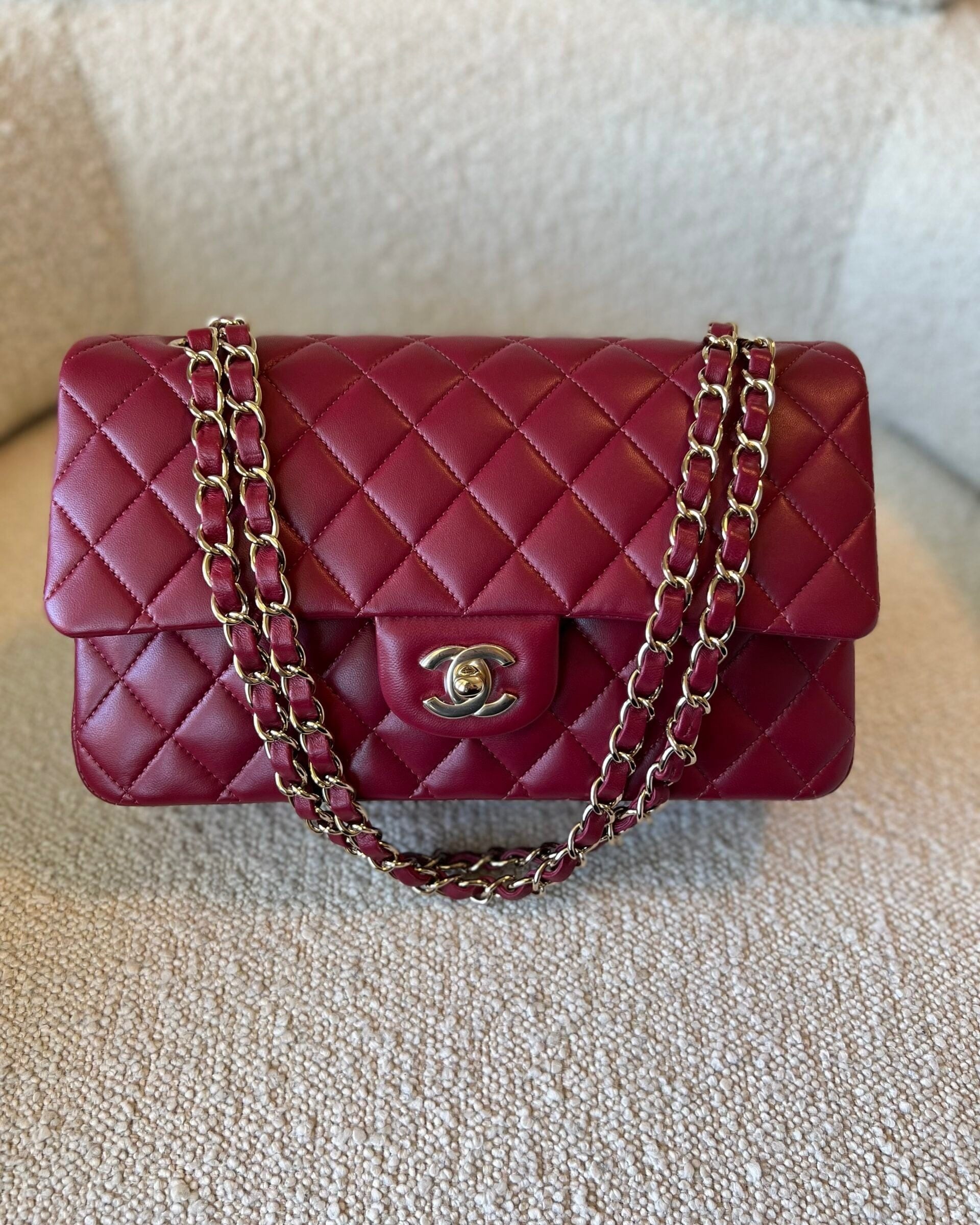 CHANEL Handbag 21A Burgundy Lambskin Quilted Classic Flap Medium LGHW -Knockoff
