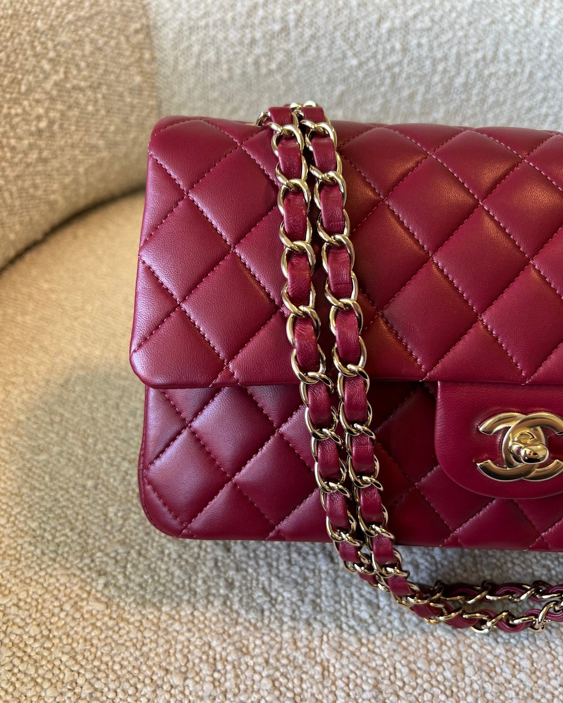 CHANEL Handbag 21A Burgundy Lambskin Quilted Classic Flap Medium LGHW -Knockoff
