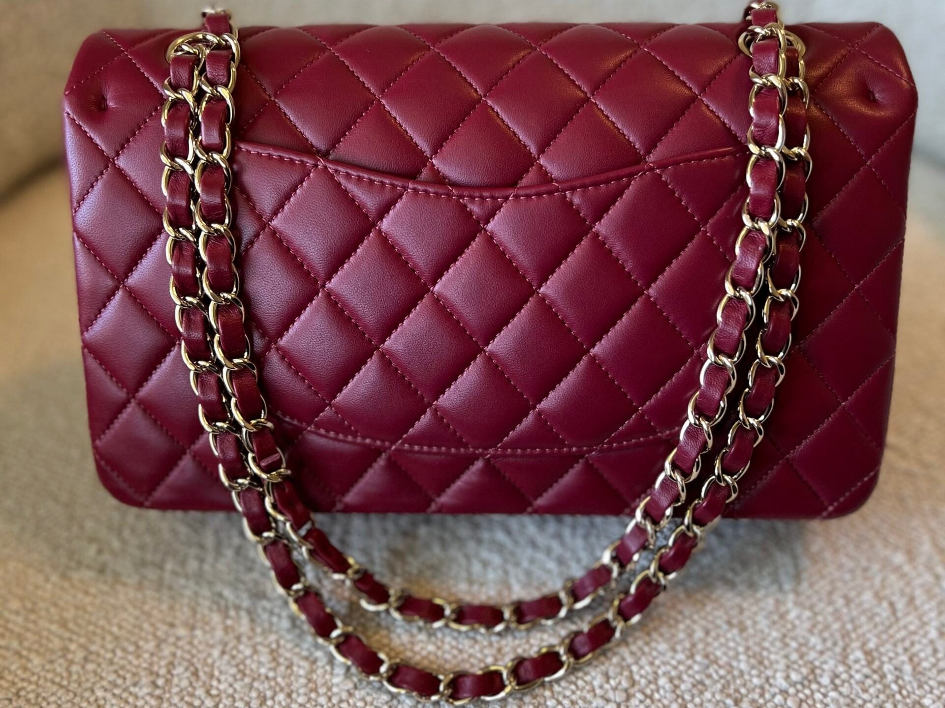 CHANEL Handbag 21A Burgundy Lambskin Quilted Classic Flap Medium LGHW -Knockoff
