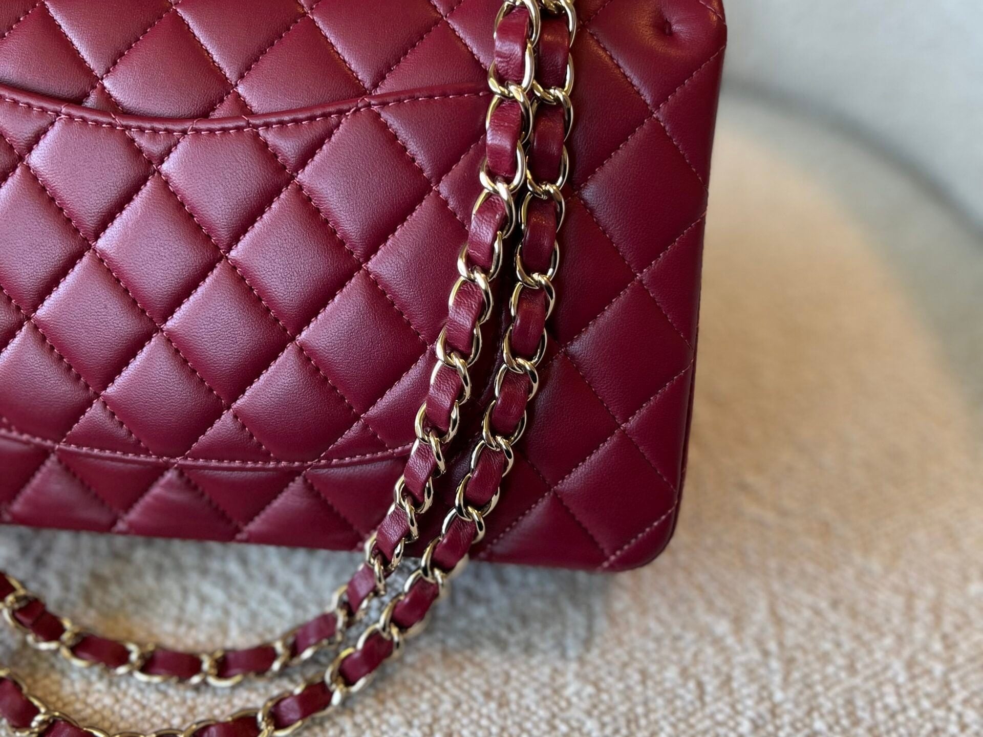 CHANEL Handbag 21A Burgundy Lambskin Quilted Classic Flap Medium LGHW -Knockoff
