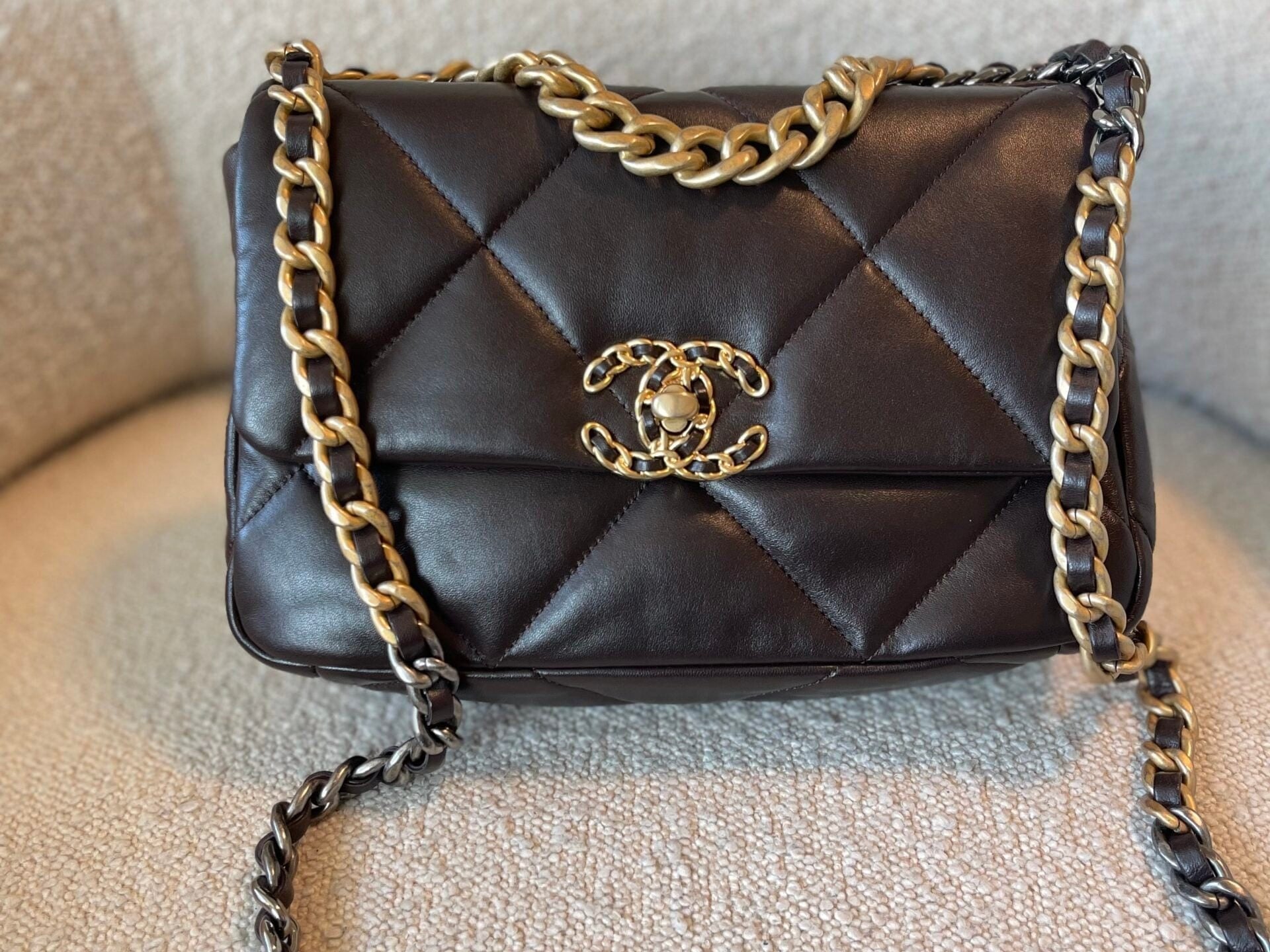 CHANEL Handbag 21A Dark Brown Lambskin Quilted 19 Flap Small MHW -Knockoff
