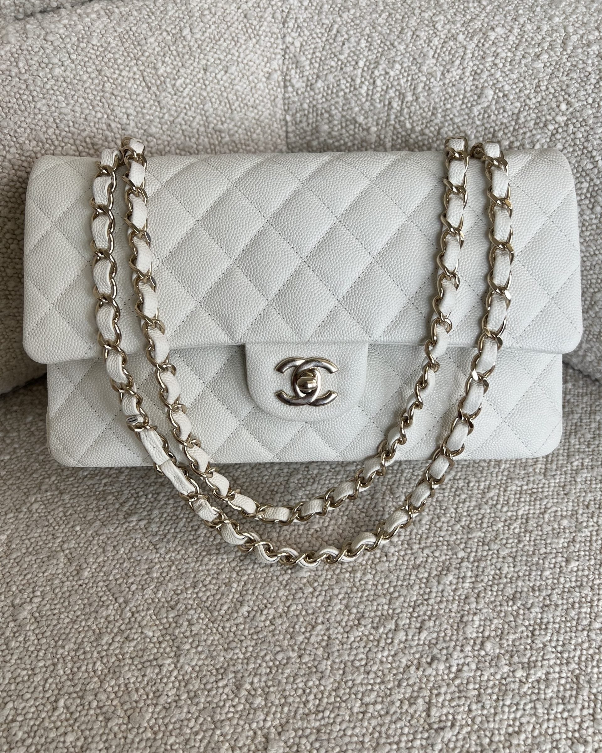 CHANEL Handbag 21A White Caviar Quilted Classic Flap Medium LGHW -Knockoff
