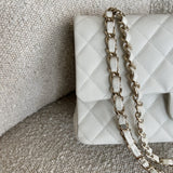 CHANEL Handbag 21A White Caviar Quilted Classic Flap Medium LGHW -Knockoff
