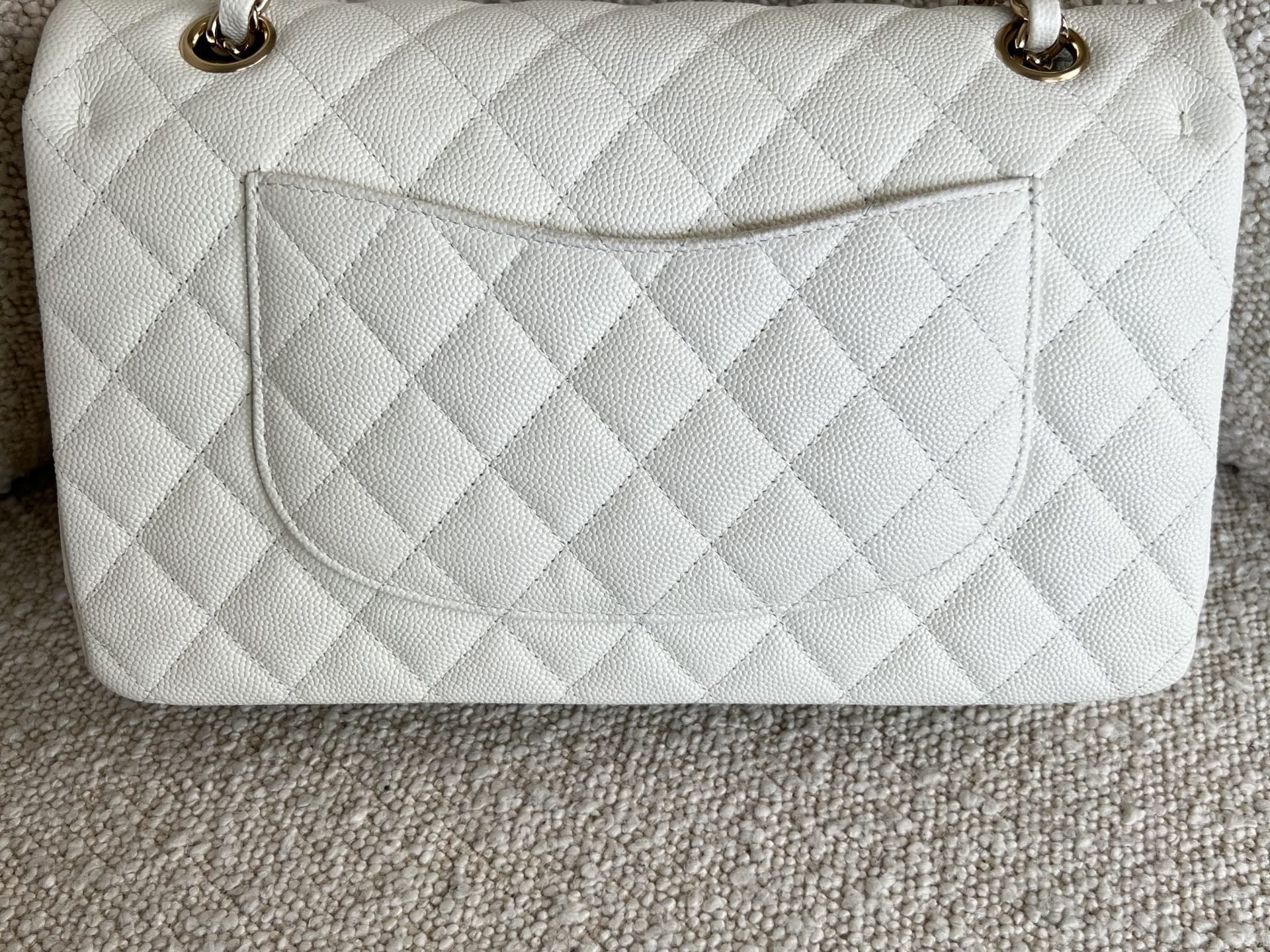 CHANEL Handbag 21A White Caviar Quilted Classic Flap Medium LGHW -Knockoff
