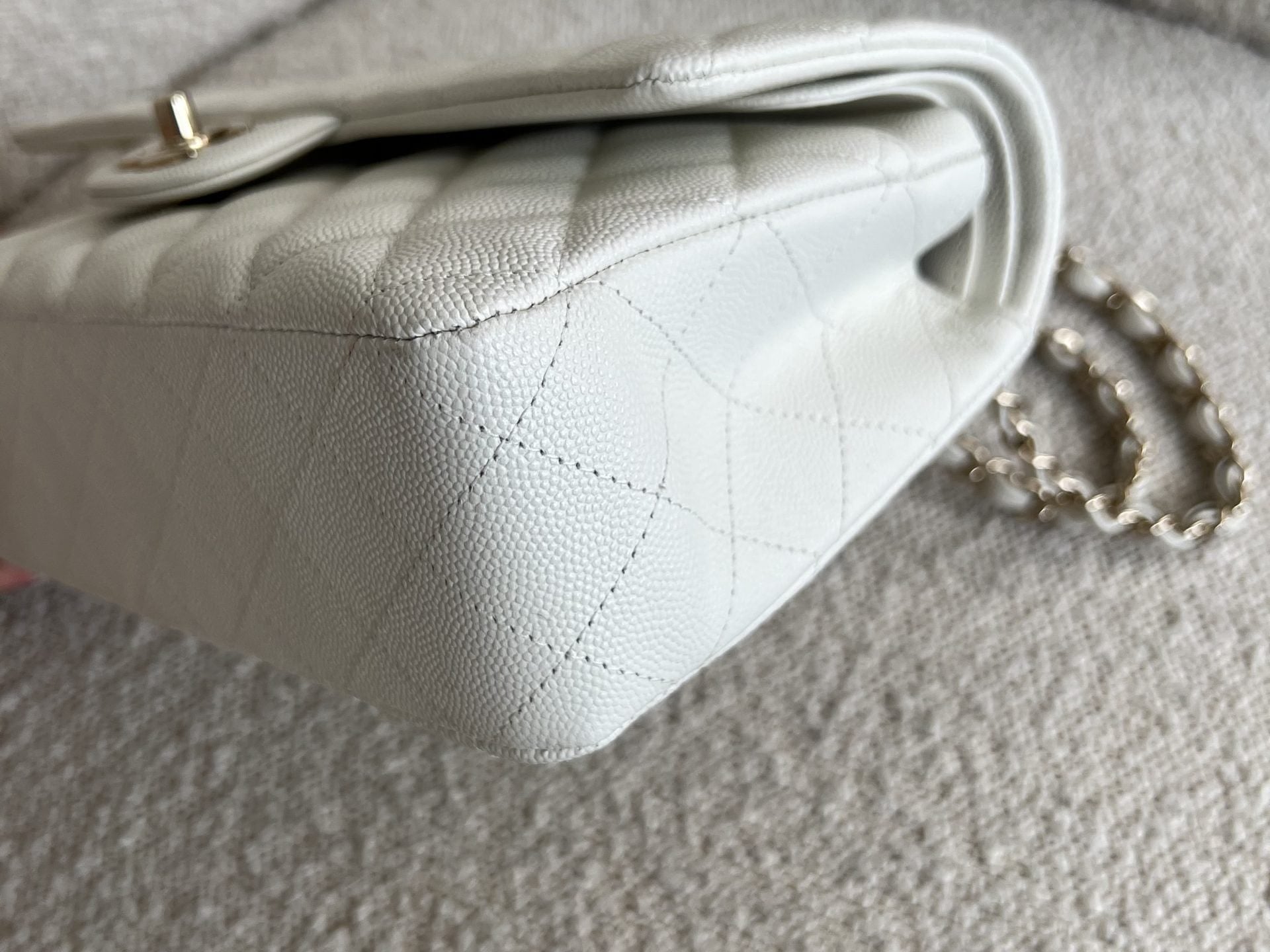 CHANEL Handbag 21A White Caviar Quilted Classic Flap Medium LGHW -Knockoff
