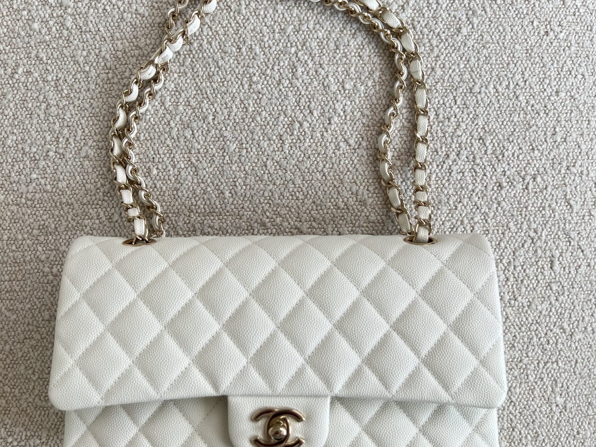 CHANEL Handbag 21A White Caviar Quilted Classic Flap Medium LGHW -Knockoff
