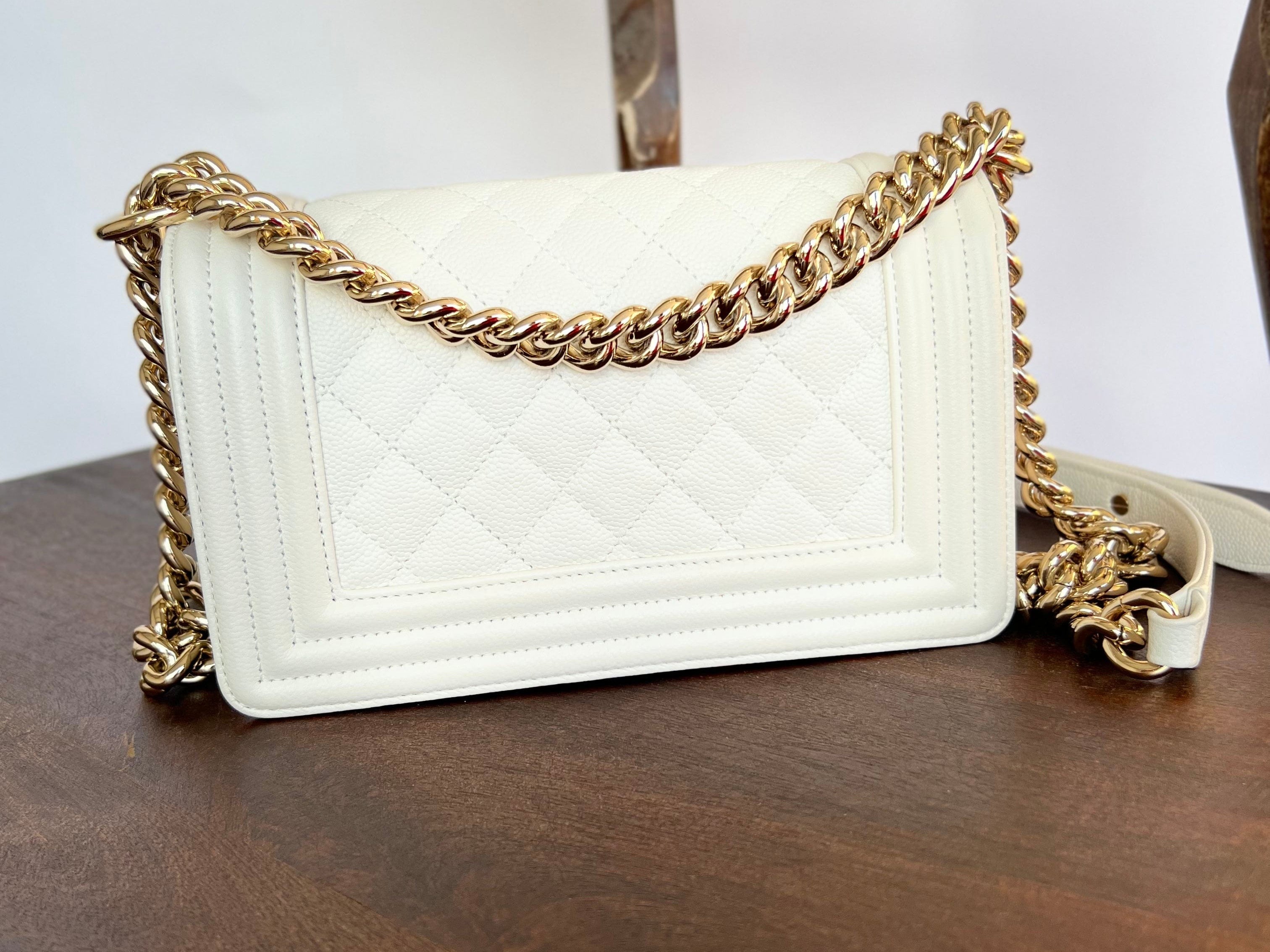 CHANEL Handbag 21A White Caviar Quilted Small Boy Bag LGHW -Knockoff
