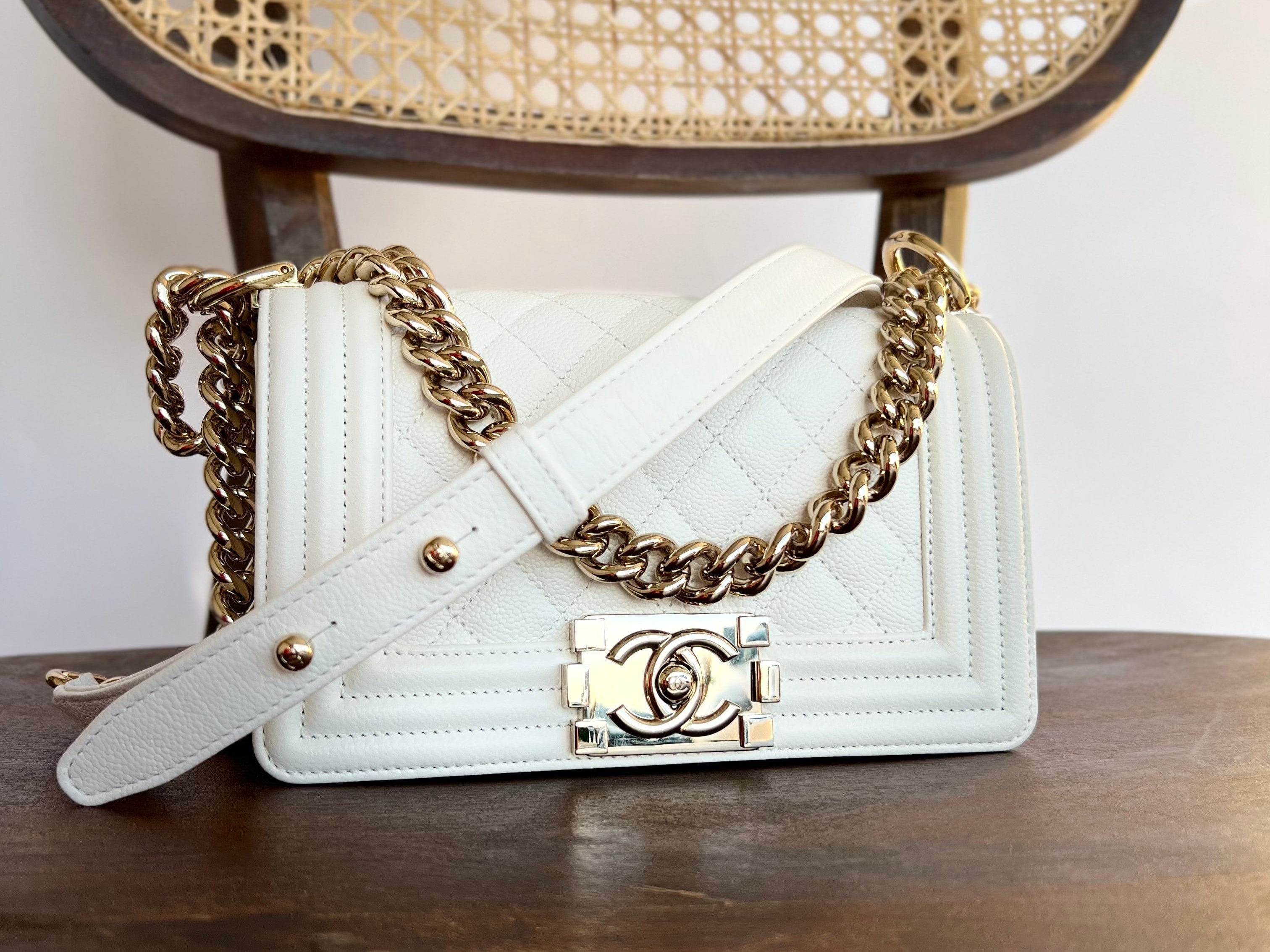 CHANEL Handbag 21A White Caviar Quilted Small Boy Bag LGHW -Knockoff
