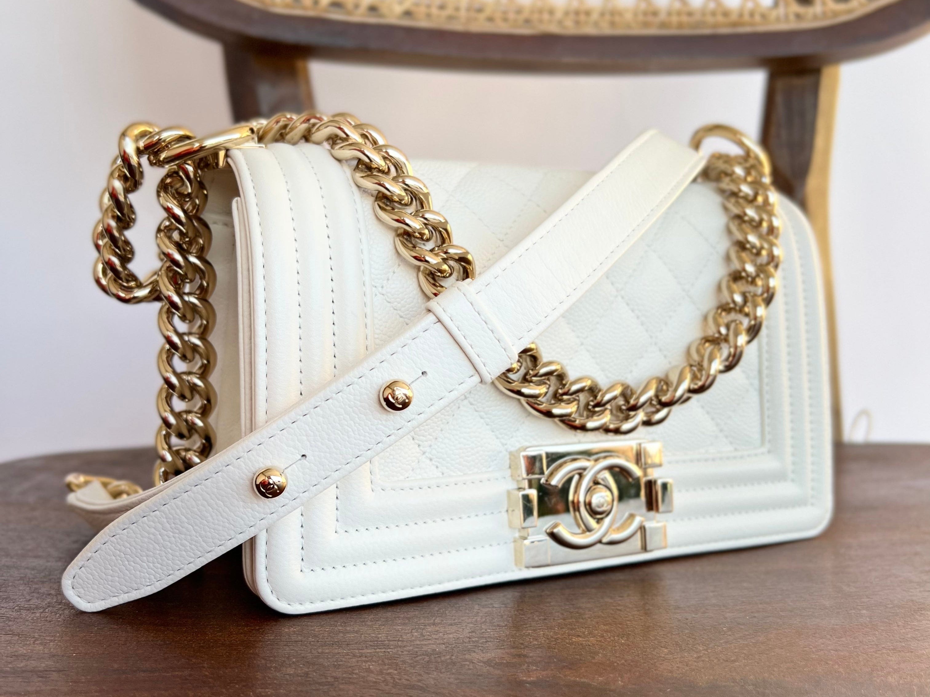 CHANEL Handbag 21A White Caviar Quilted Small Boy Bag LGHW -Knockoff
